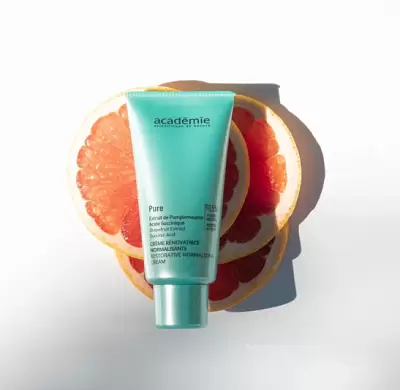 Увлажняющая матирующая эмульсия Hydrating Matifying Fluid по цене 9200 руб.