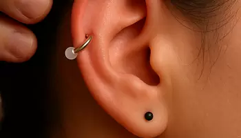 Прокол ушей с серёжками